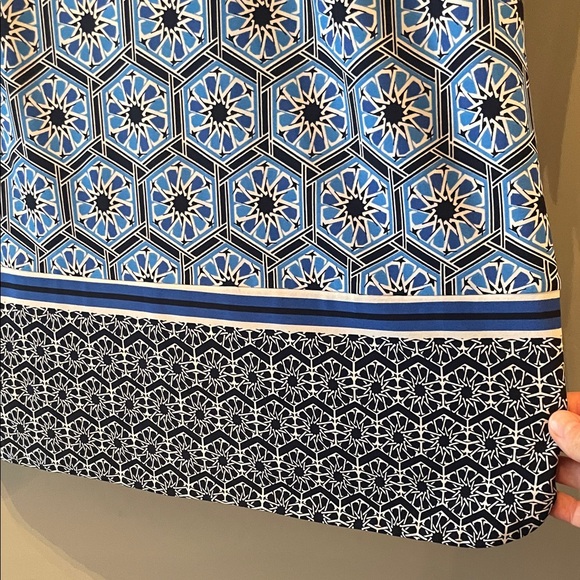 Donna Morgan 3/4 sleeve Dress in Blue and White Geometric Pattern Size 6P - Picture 4 of 8